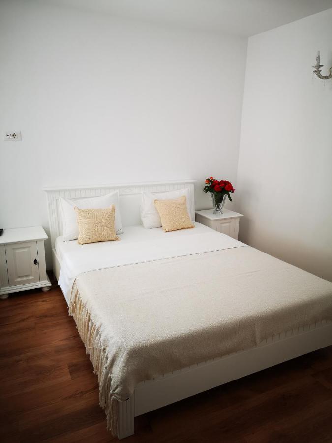 Brize Guest House Тузла Экстерьер фото